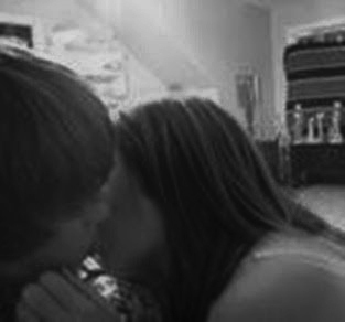 justin-bieber-kissing-shahnaz-alamgir-justin-bieber-13539101-313-292